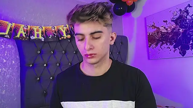 Snapshot of MrWilliseo chatting on October 14, 2025, 7:58 pm MrWilliseo online show from October 14, 2025, 7:58 pm