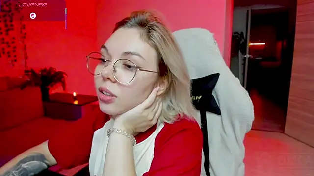 whoa-hoa-hoa-hoa-hoa online show from November 9, 2025, 2:32 pm