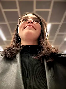 meow girl online show from October 2, 2025, 3:37 pm