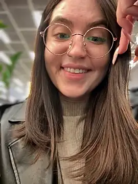 meow girl online show from October 23, 2025, 3:32 pm