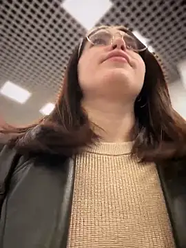 meow girl online show from October 26, 2025, 4:07 pm