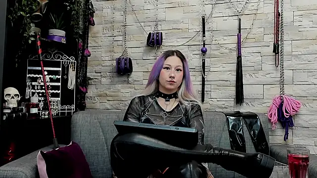 Snapshot of CruelMistress chatting on February 12, 2026, 12:32 am CruelMistress online show from February 12, 2026, 12:32 am