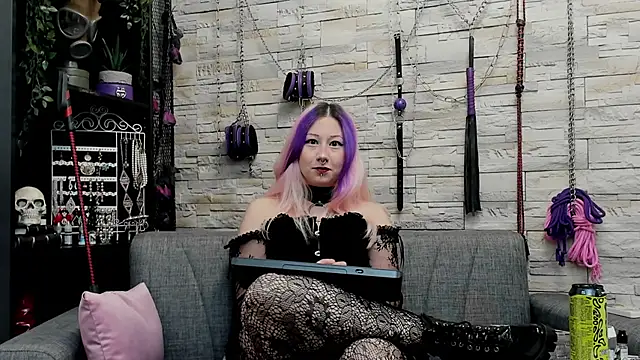 CruelMistress online show from November 21, 2025, 4:06 pm