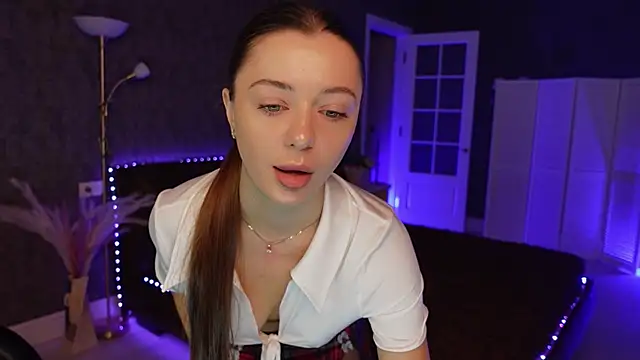 Snapshot of DinaCandy chatting on December 4, 2025, 8:24 am DinaCandy online show from December 4, 2025, 8:24 am