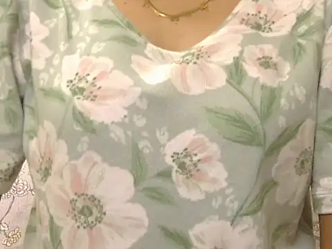 Snapshot of _FluffyHxney_ chatting on October 9, 2025, 4:07 pm FluffyHxney online show from October 9, 2025, 4:07 pm