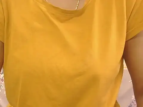 Snapshot of _FluffyHxney_ chatting on November 3, 2025, 2:39 am FluffyHxney online show from November 3, 2025, 2:39 am