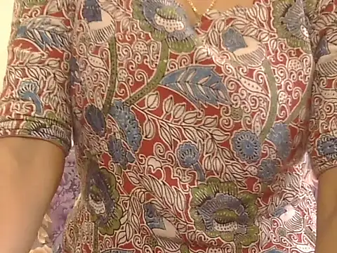 Snapshot of _FluffyHxney_ chatting on October 5, 2025, 5:53 am FluffyHxney online show from October 5, 2025, 5:53 am