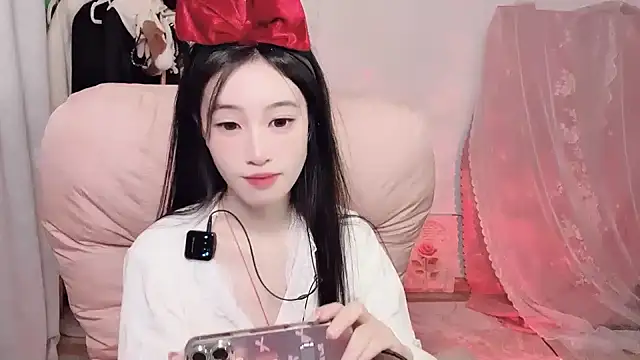 JennieKim RoseannePark online show from February 4, 2025, 2:32 pm