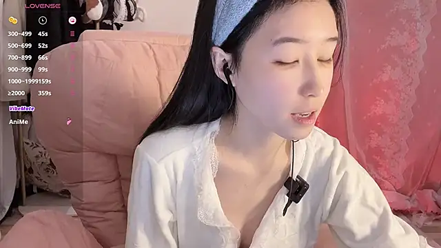 JennieKim RoseannePark online show from February 25, 2025, 2:48 pm