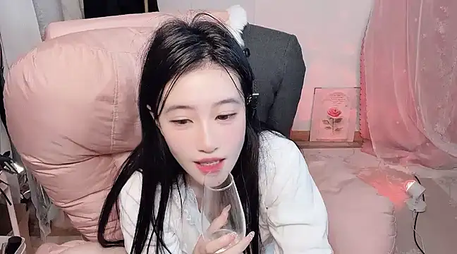 JennieKim RoseannePark online show from February 3, 2025, 5:14 pm