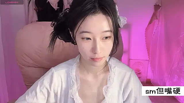 JennieKim RoseannePark online show from March 8, 2025, 3:02 pm