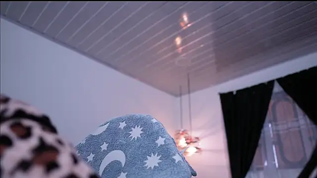 myeimmy 33 online show from April 25, 2026, 1:14 pm