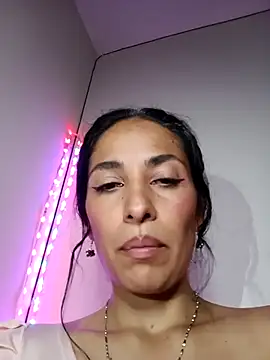 chloewildd  online show from November 14, 2025, 3:43 am