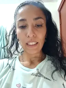 chloewildd  online show from November 9, 2025, 10:25 pm