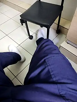 gatmoreno1 online show from November 10, 2025, 4:23 pm