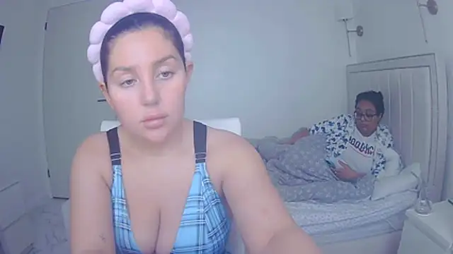 vanilla chocolate23 online show from February 24, 2026, 9:32 am