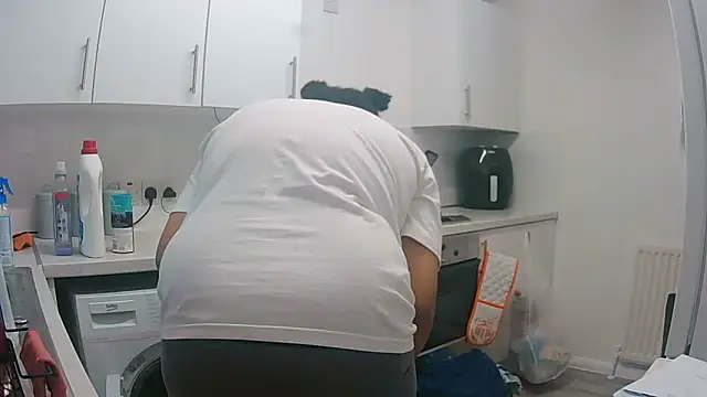 vanilla chocolate23 online show from November 2, 2025, 10:42 am