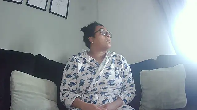 vanilla chocolate23 online show from November 13, 2025, 10:19 am