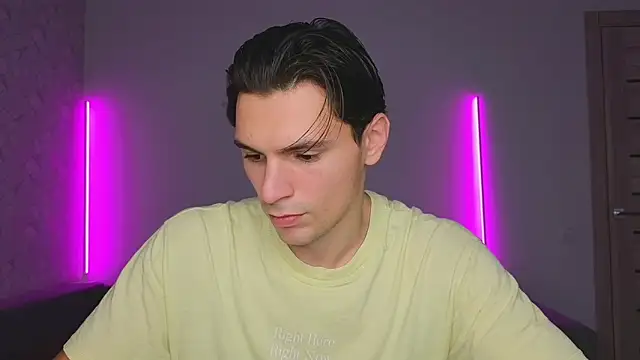 Snapshot of denlover1 chatting on February 18, 2026, 1:29 pm denlover1 online show from February 18, 2026, 1:29 pm