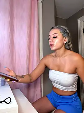 Snapshot of lexybabyxo chatting on June 10, 2026, 1:23 pm lexybabyxo online show from June 10, 2026, 1:23 pm