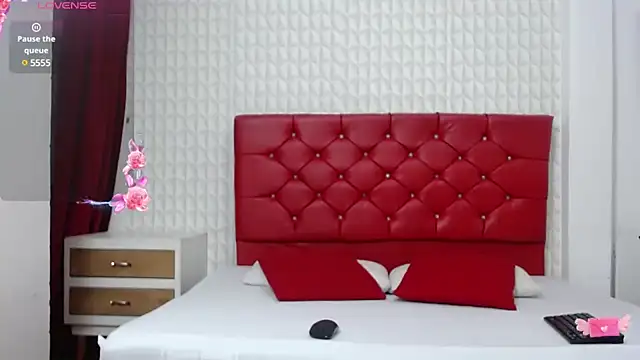 Roxy Lux online show from March 4, 2025, 12:55 pm