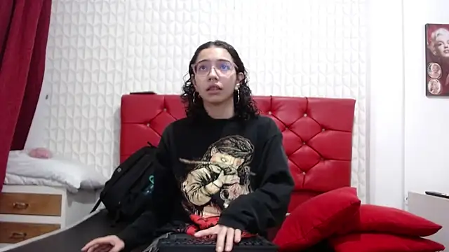 Roxy Lux online show from January 29, 2025, 12:45 pm