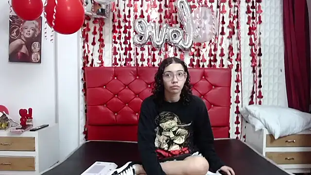 Roxy Lux online show from February 20, 2025, 1:08 pm