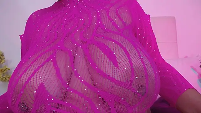 Nicol Love0 online show from April 8, 2026, 12:17 pm