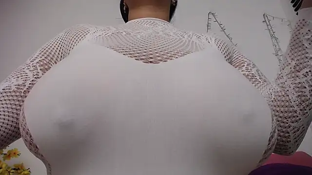 Nicol Love0 online show from January 13, 2026, 12:31 pm