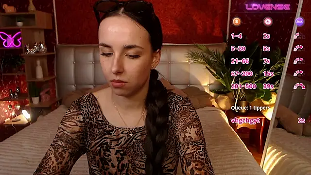 AuroraAksnesss online show from March 12, 2025, 5:38 pm