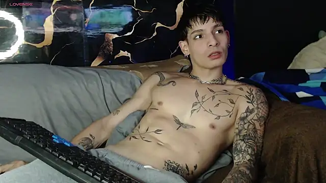 Apolo Hidalgo01 online show from April 18, 2026, 9:37 pm