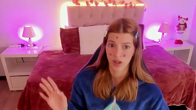 Nora Vennucci online show from December 16, 2025, 12:42 pm