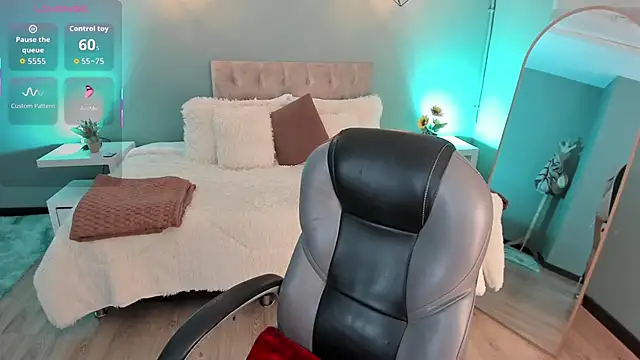 Nora Vennucci online show from October 17, 2025, 7:48 pm