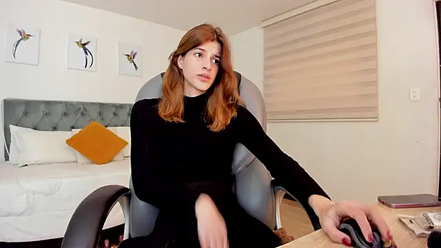 Nora Vennucci online show from September 9, 2025, 7:45 pm