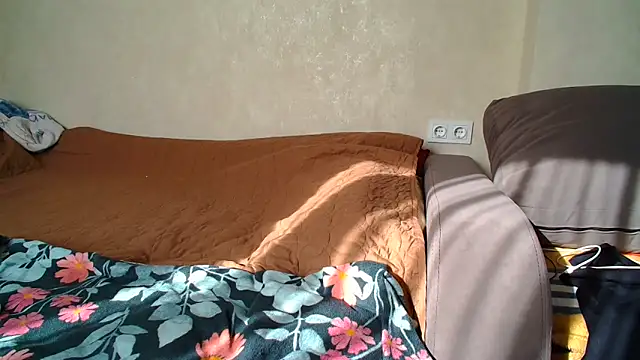 Brionia online show from March 15, 2026, 7:15 am