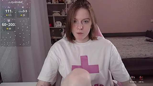 Snapshot of CassieJuice69 chatting on December 1, 2025, 5:47 pm CassieJuice69 online show from December 1, 2025, 5:47 pm