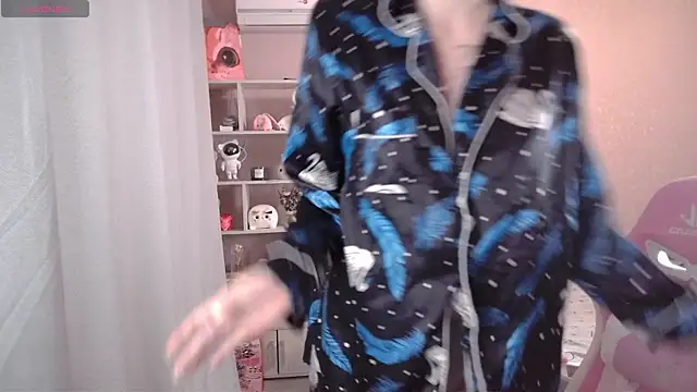 Snapshot of CassieJuice69 chatting on November 2, 2025, 4:01 pm CassieJuice69 online show from November 2, 2025, 4:01 pm