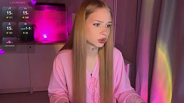 Snapshot of lisa_barbie chatting on March 3, 2026, 7:32 pm lisa barbie online show from March 3, 2026, 7:32 pm