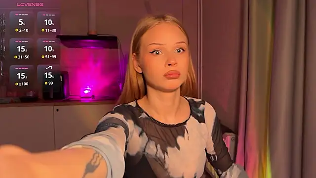 Snapshot of lisa_barbie chatting on February 22, 2026, 7:26 pm lisa barbie online show from February 22, 2026, 7:26 pm