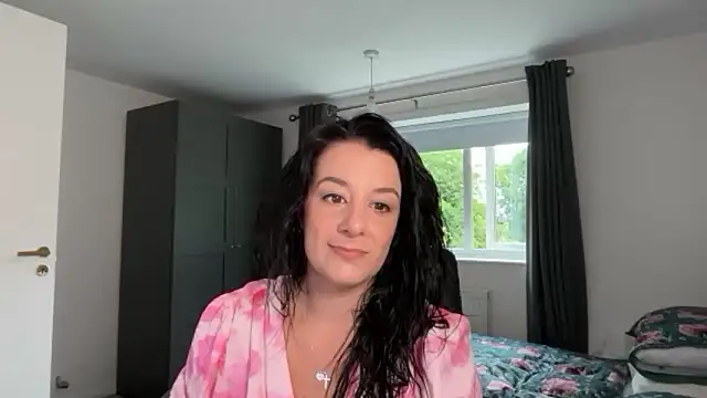 flatwhite0 online show from June 18, 2026, 7:40 am