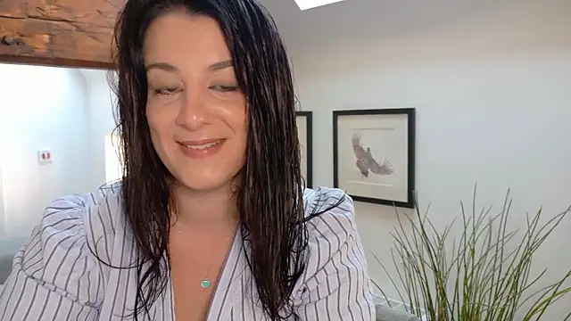 flatwhite0 online show from April 27, 2026, 8:34 am