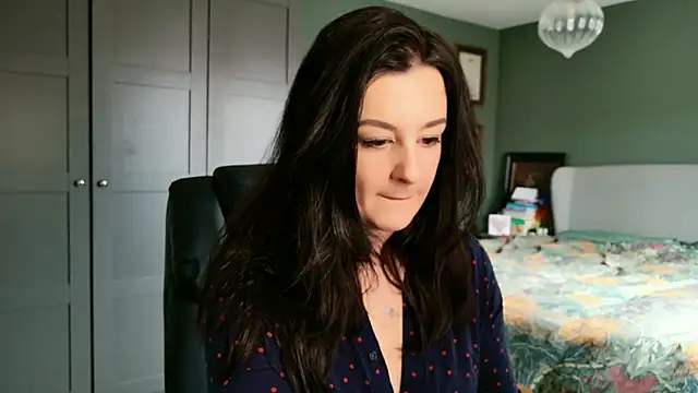 flatwhite0 online show from February 18, 2026, 10:12 am