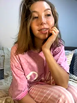 LinaSiren online show from November 1, 2025, 12:32 pm