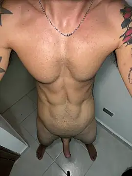 Snapshot of LatinStraight5 chatting on March 10, 2025, 10:34 pm LatinStraight5 online show from March 10, 2025, 10:34 pm