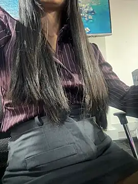 Amy Kiitty  online show from May 27, 2026, 1:29 pm