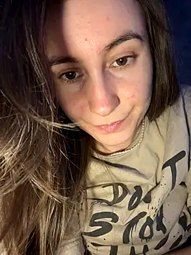 Snapshot of viviandaimond1 chatting on October 25, 2025, 2:28 pm viviandaimond1 online show from October 25, 2025, 2:28 pm