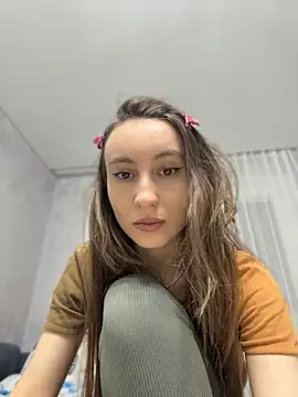 viviandaimond1 online show from April 7, 2026, 10:11 pm