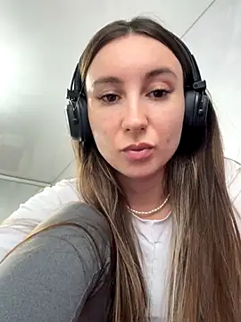 Snapshot of viviandaimond1 chatting on November 13, 2025, 10:41 am viviandaimond1 online show from November 13, 2025, 10:41 am