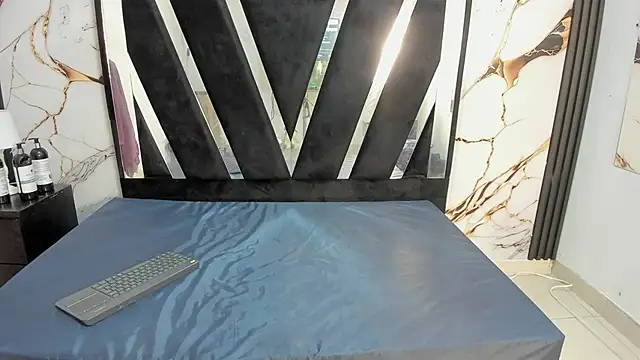 KarinaSimonz online show from November 12, 2025, 7:29 pm