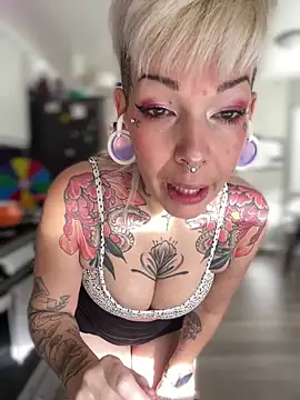 GoldieBakeman online show from December 18, 2025, 5:28 pm